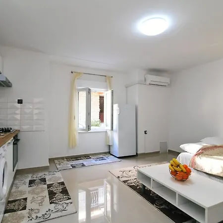 Tyson Studio Apartment Kraljevica
